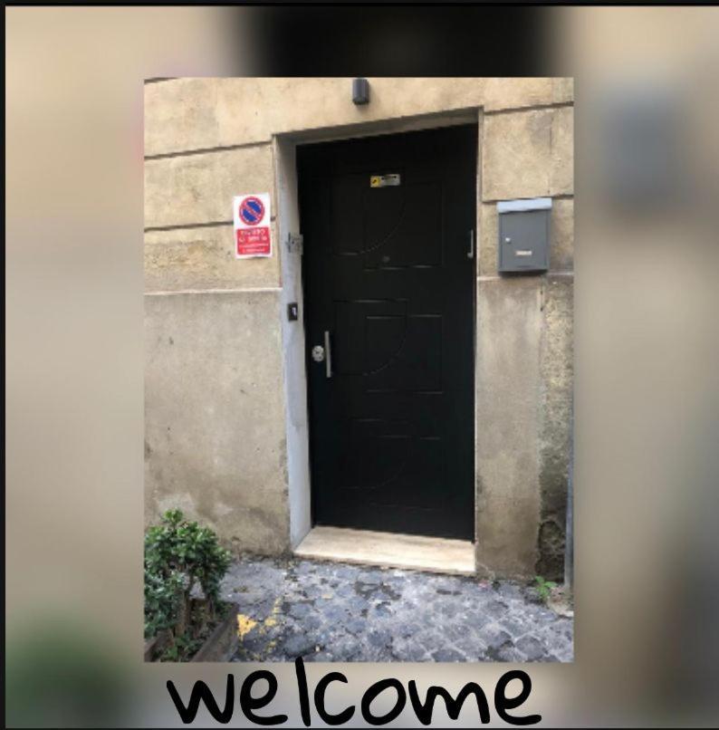 Tre Pupazzi In Vatican * Rom