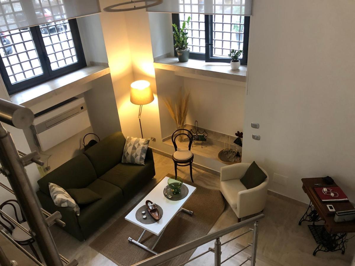 Tre Pupazzi In Vatican Apartment